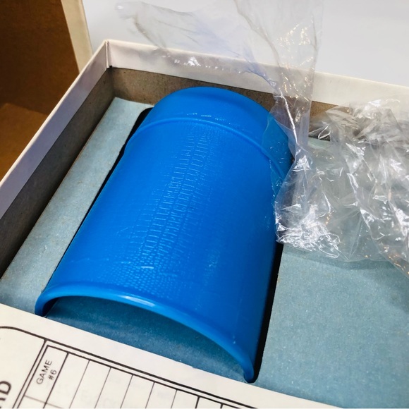 Vintage 1978 Lowe Milton Bradley Yahtzee Game Blue Cup Complete Score Sheets Etc - Picture 8 of 11